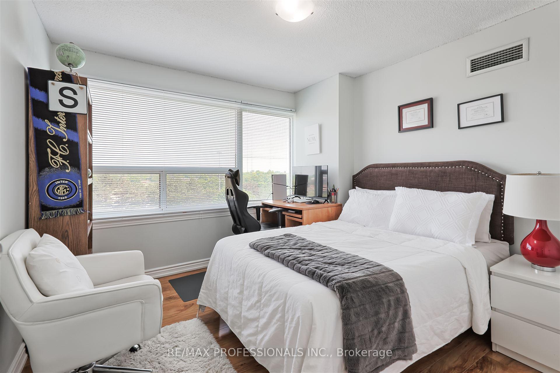 3 Bedrooms Condo at 475 The West Mall, Toronto For sale