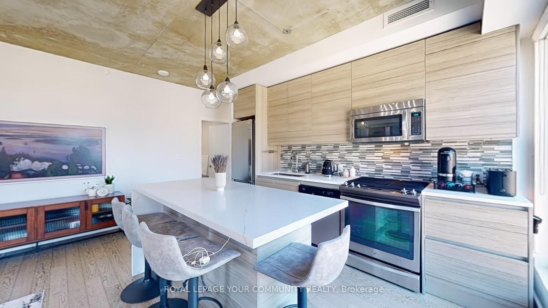 2 Bedrooms Condo at 111 Bathurst, Toronto For sale