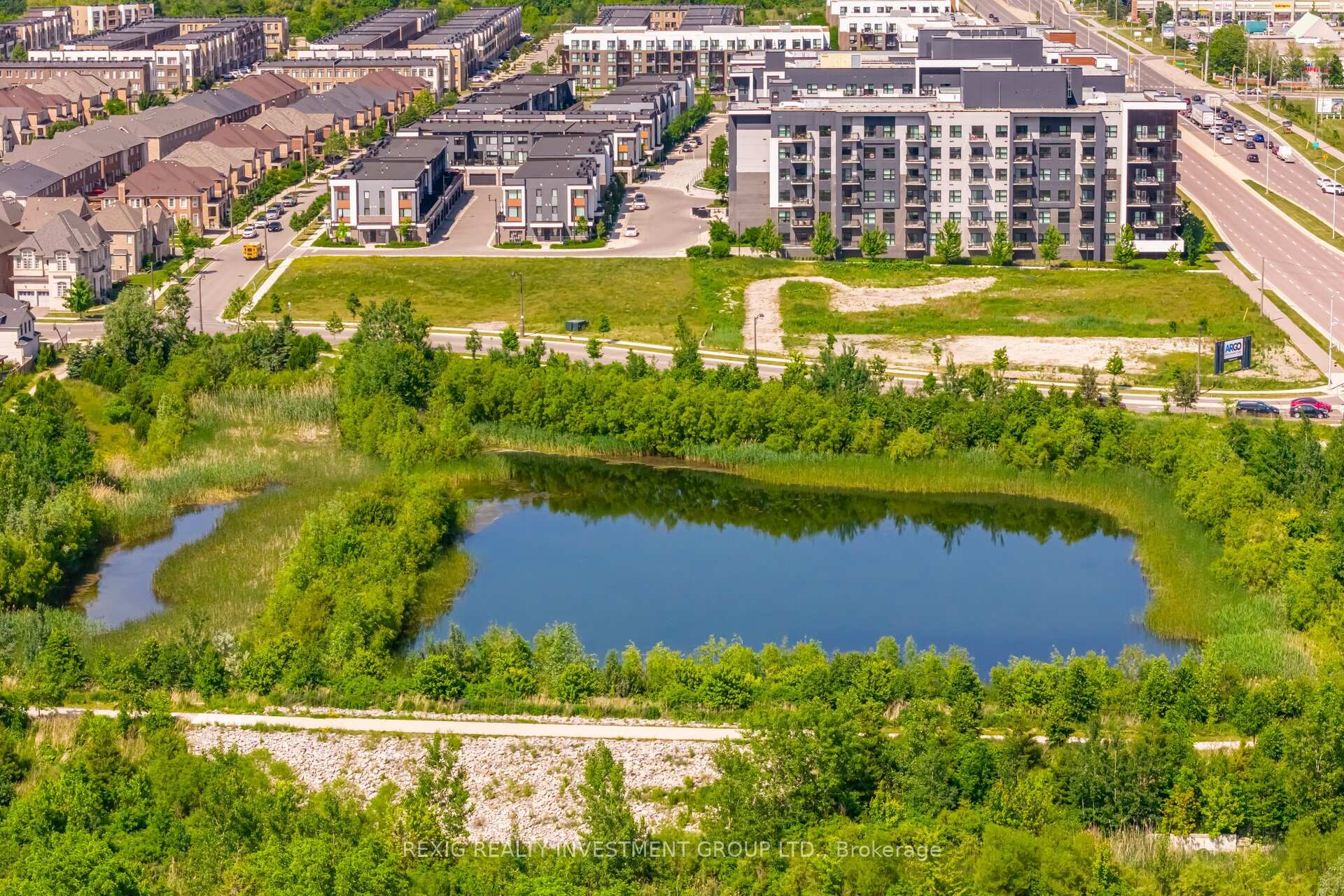 2 Bedrooms Condo at 95 DUNDAS, Oakville For sale