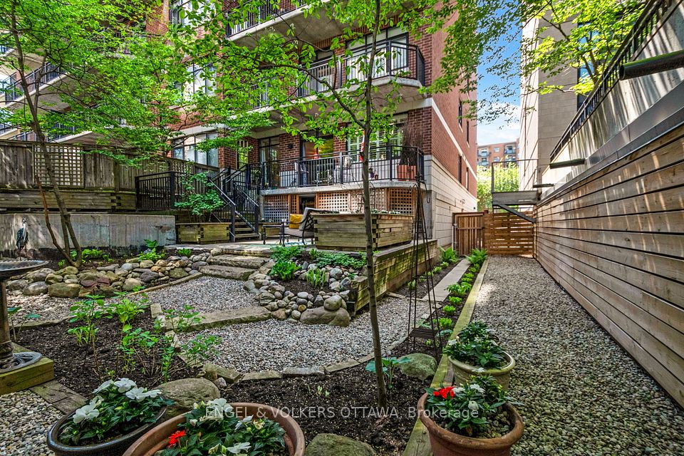 375 Lisgar