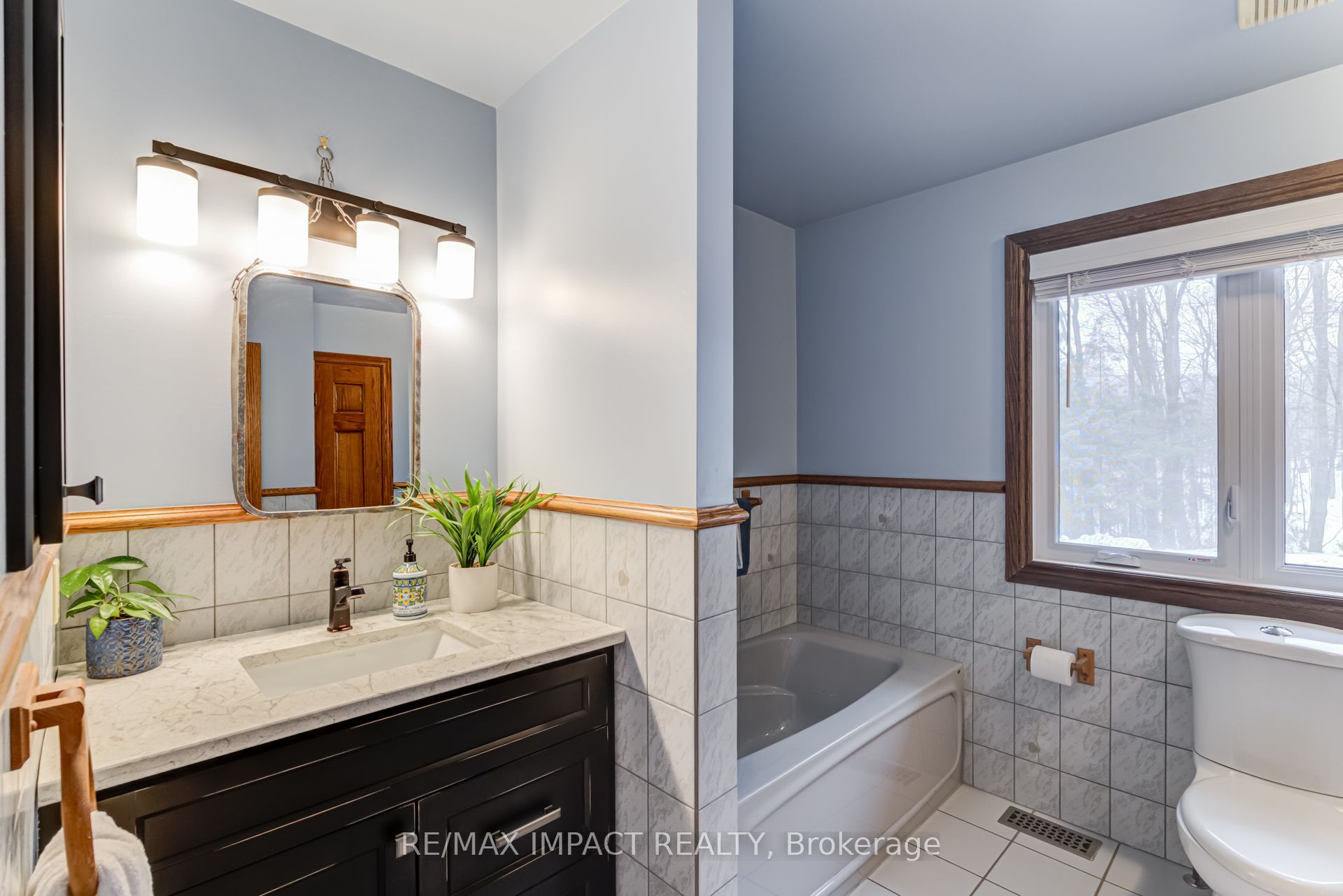 215 Raglan Road W