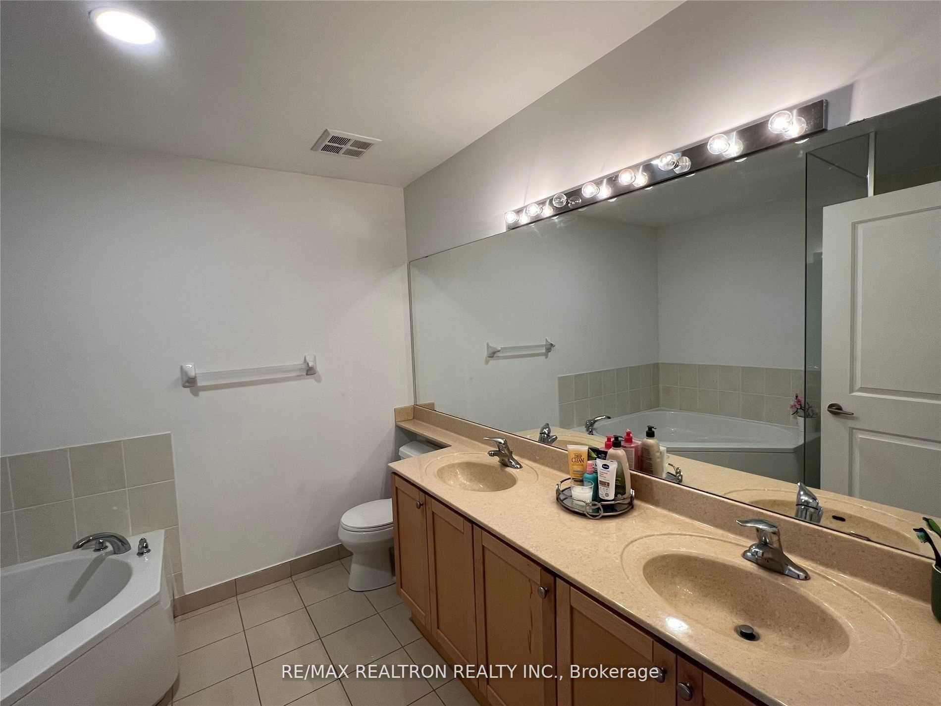 3 Bedrooms Condo at 4968 Yonge,  Toronto For sale
