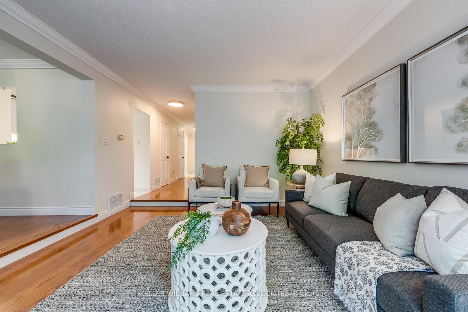 4 Bedrooms Condo at 3050 Orleans, Mississauga For sale
