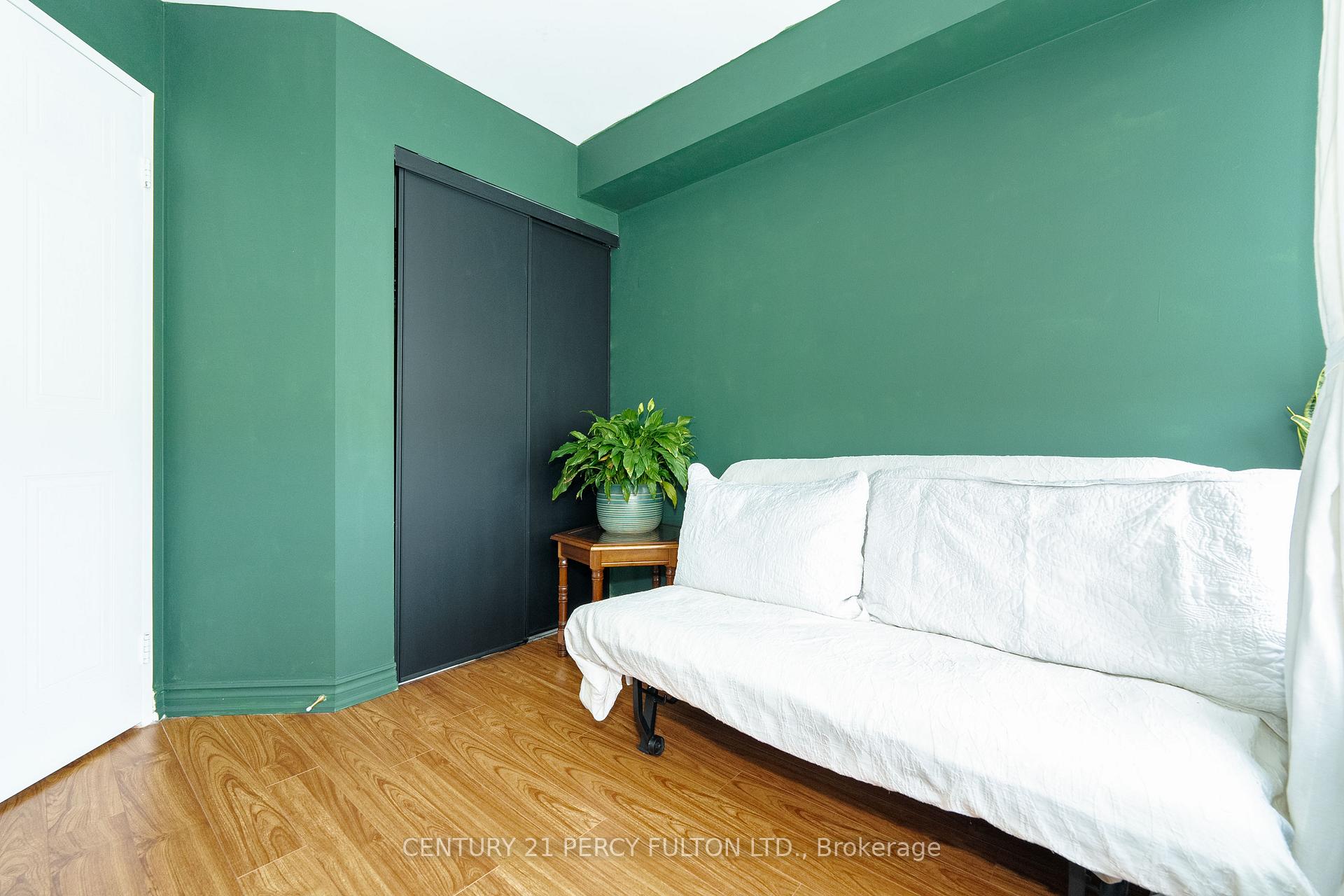2 Bedrooms Condo at 3 Greystone Walk, Toronto For sale