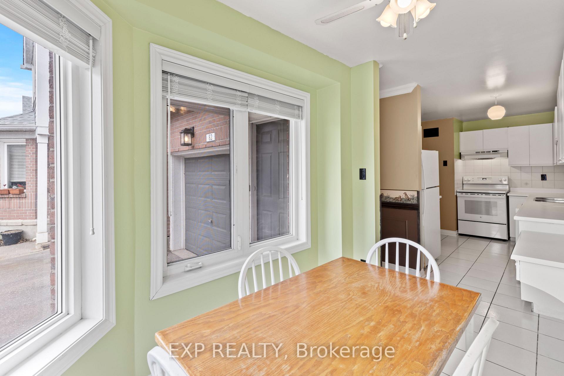 3 Bedrooms Condo at 2205 South Millway,  Mississauga For sale