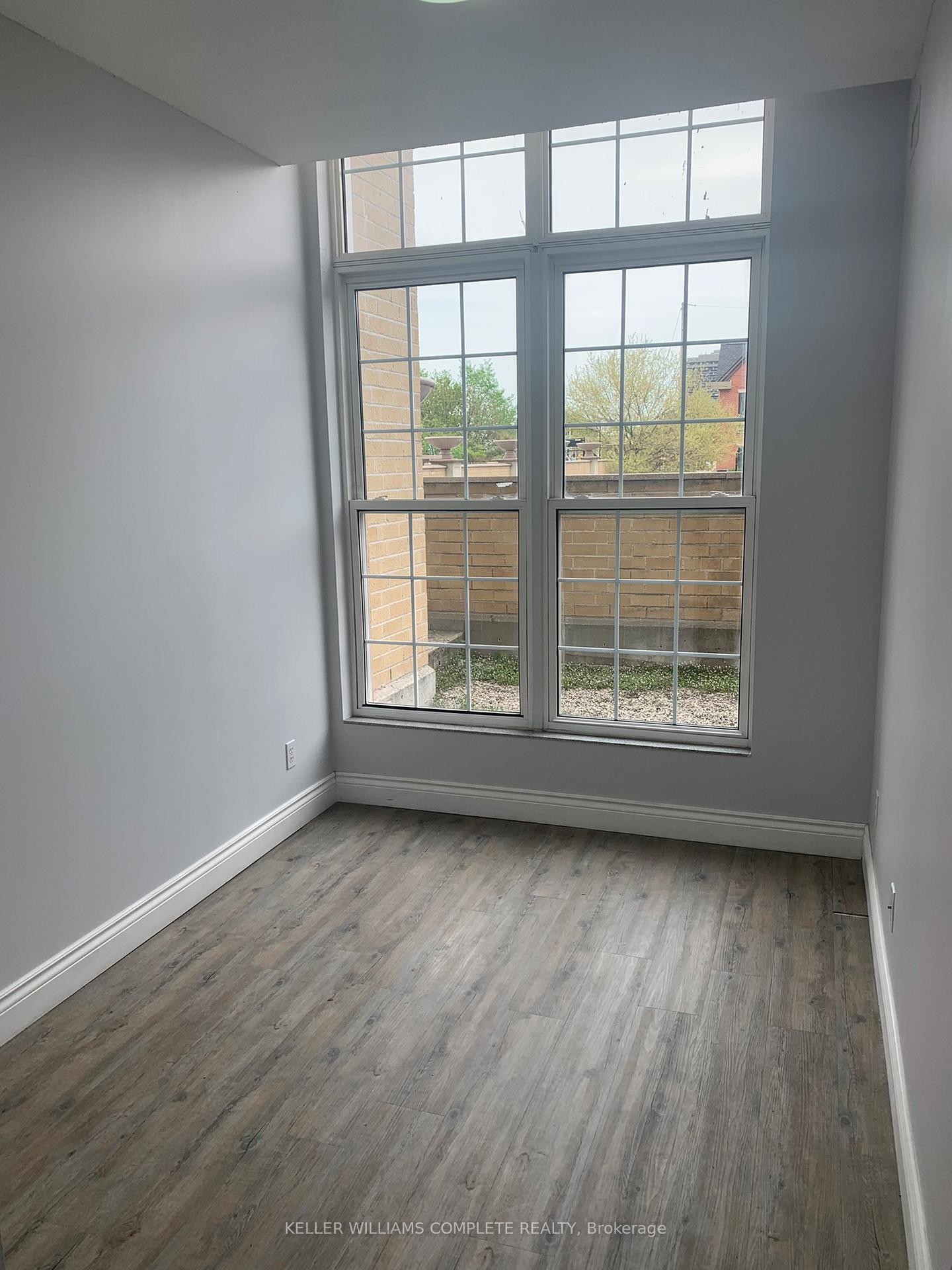 2 Bedrooms Condo at 135 James, Hamilton For sale