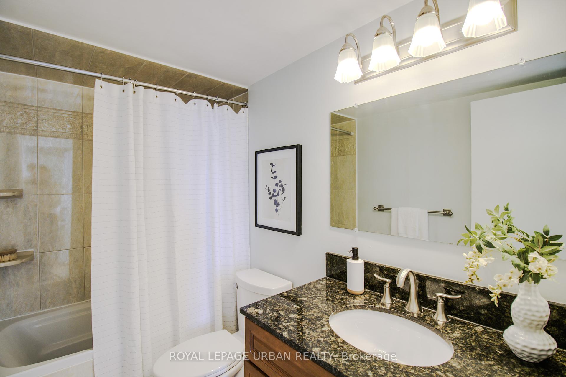 3 Bedrooms Condo at 20 Edgecliff, Toronto For sale