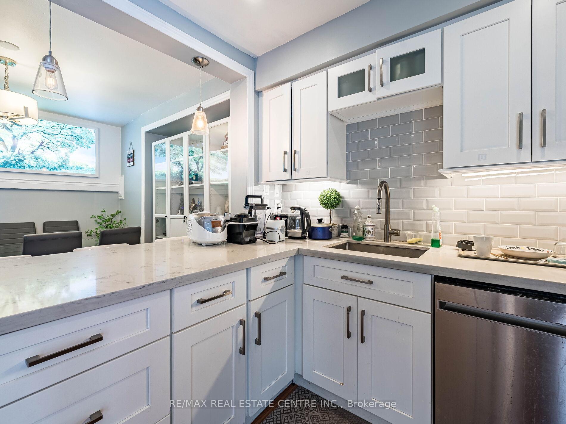 5 Bedrooms Condo at 34 San Roberto, Toronto For sale