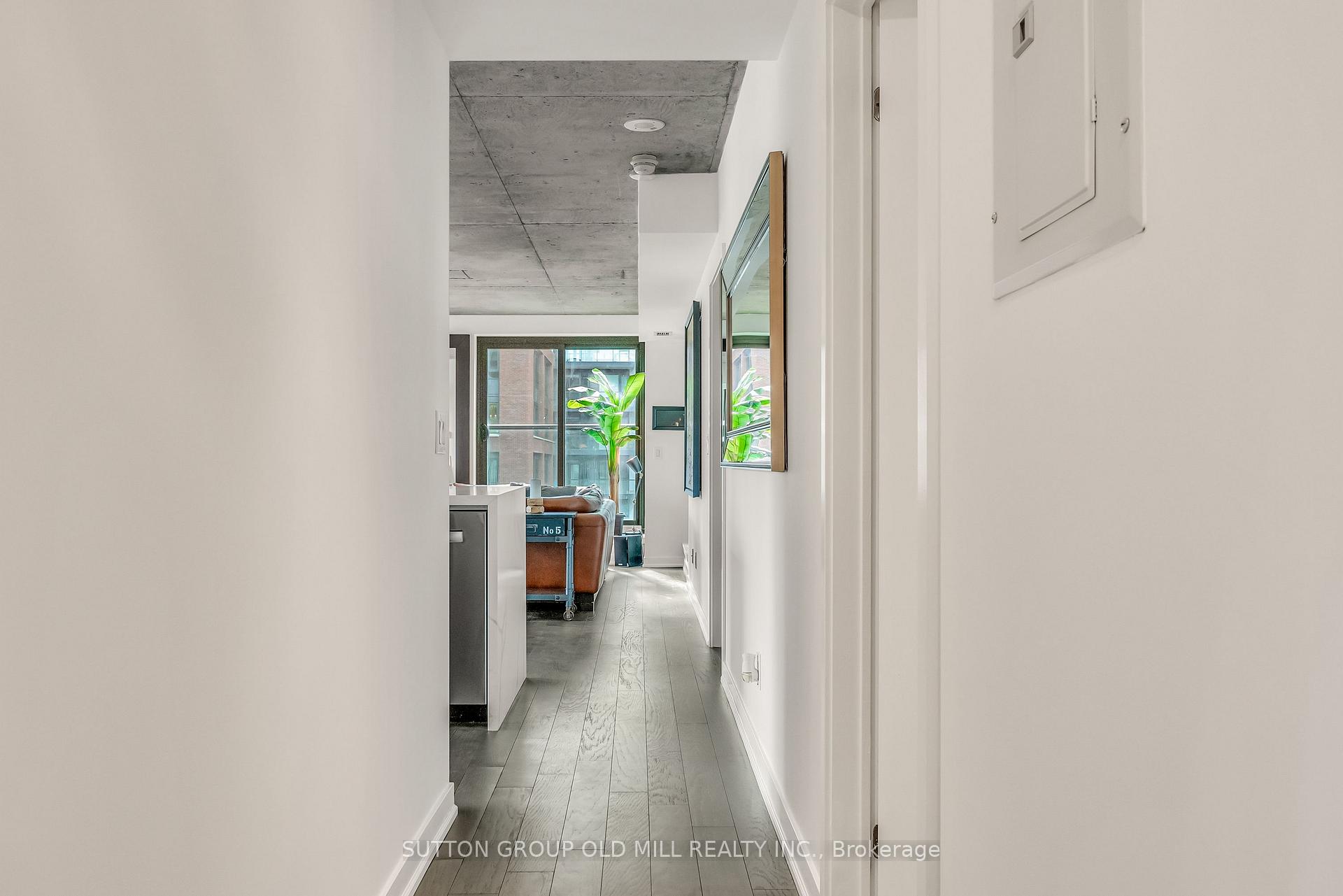 2 Bedrooms Condo at 400 Wellington, Toronto For sale