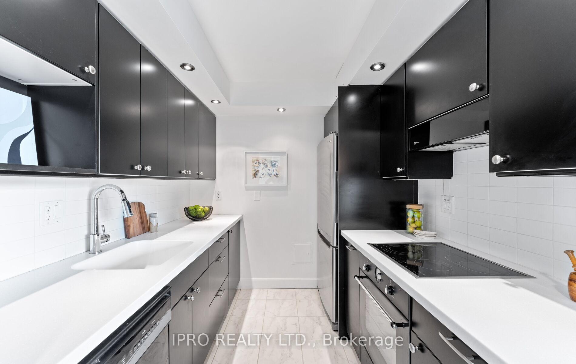 4 Bedrooms Condo at 60 Southport, Toronto For sale