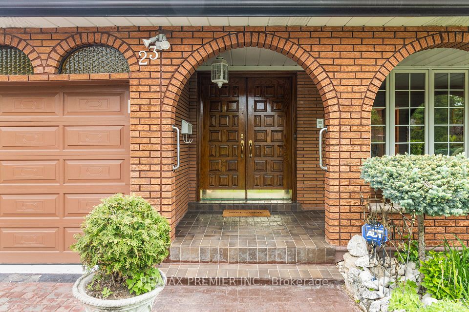 23 Eldorado Court, Toronto, ON M3J 1W8