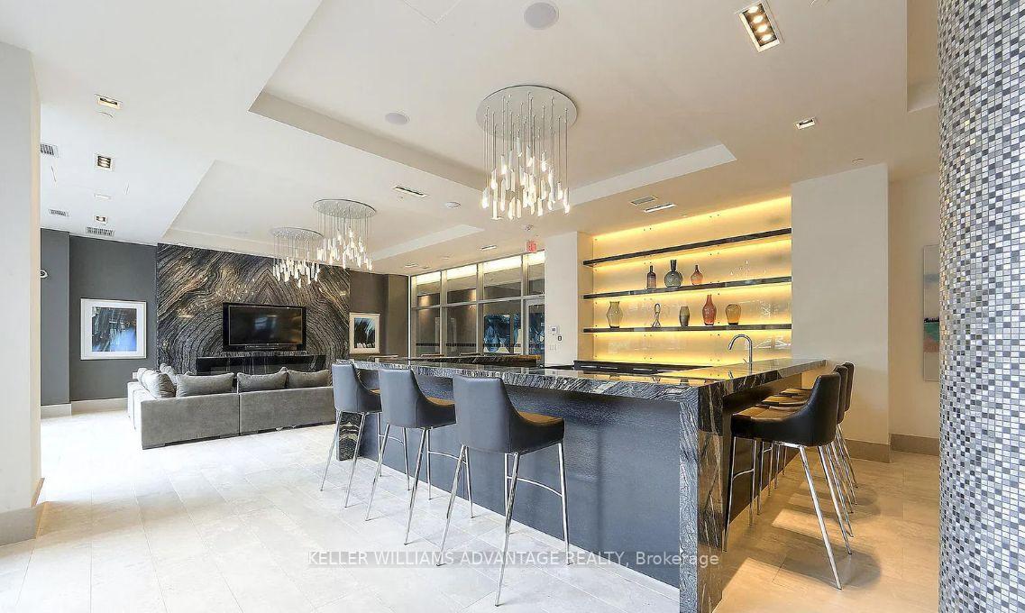 2 Bedrooms Condo at 525 Adelaide, Toronto For sale