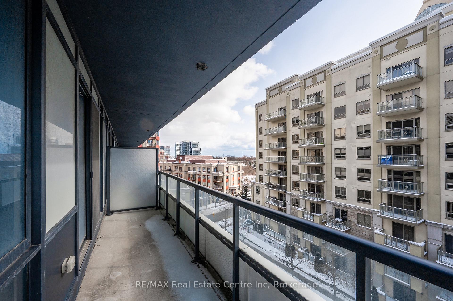 2 Bedrooms Condo at 18 Rean, Toronto For sale