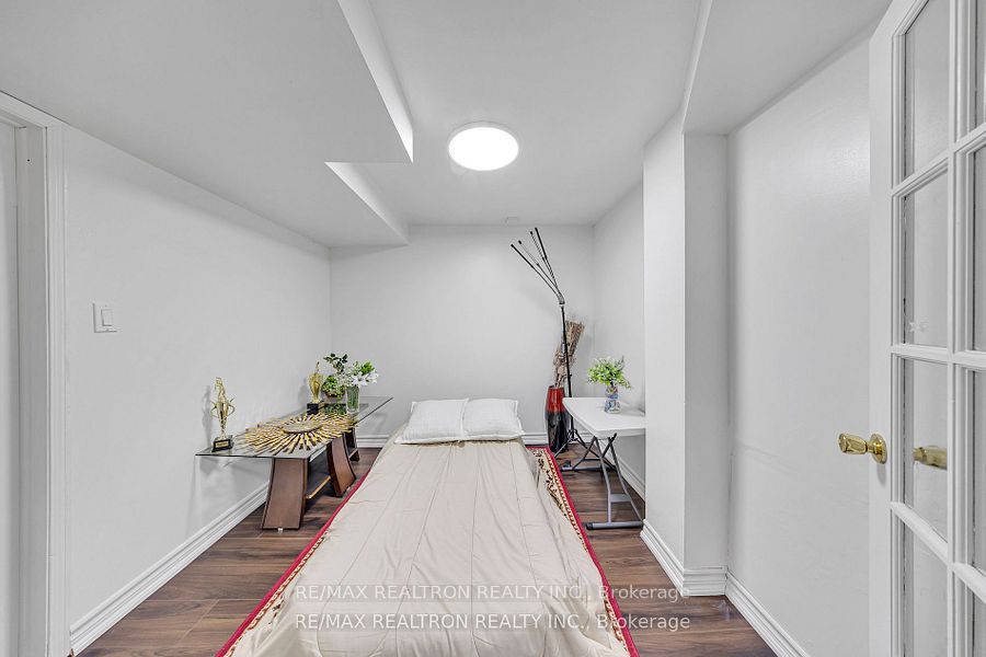 75 Grayson Crescent, Toronto, ON M1B 5B7