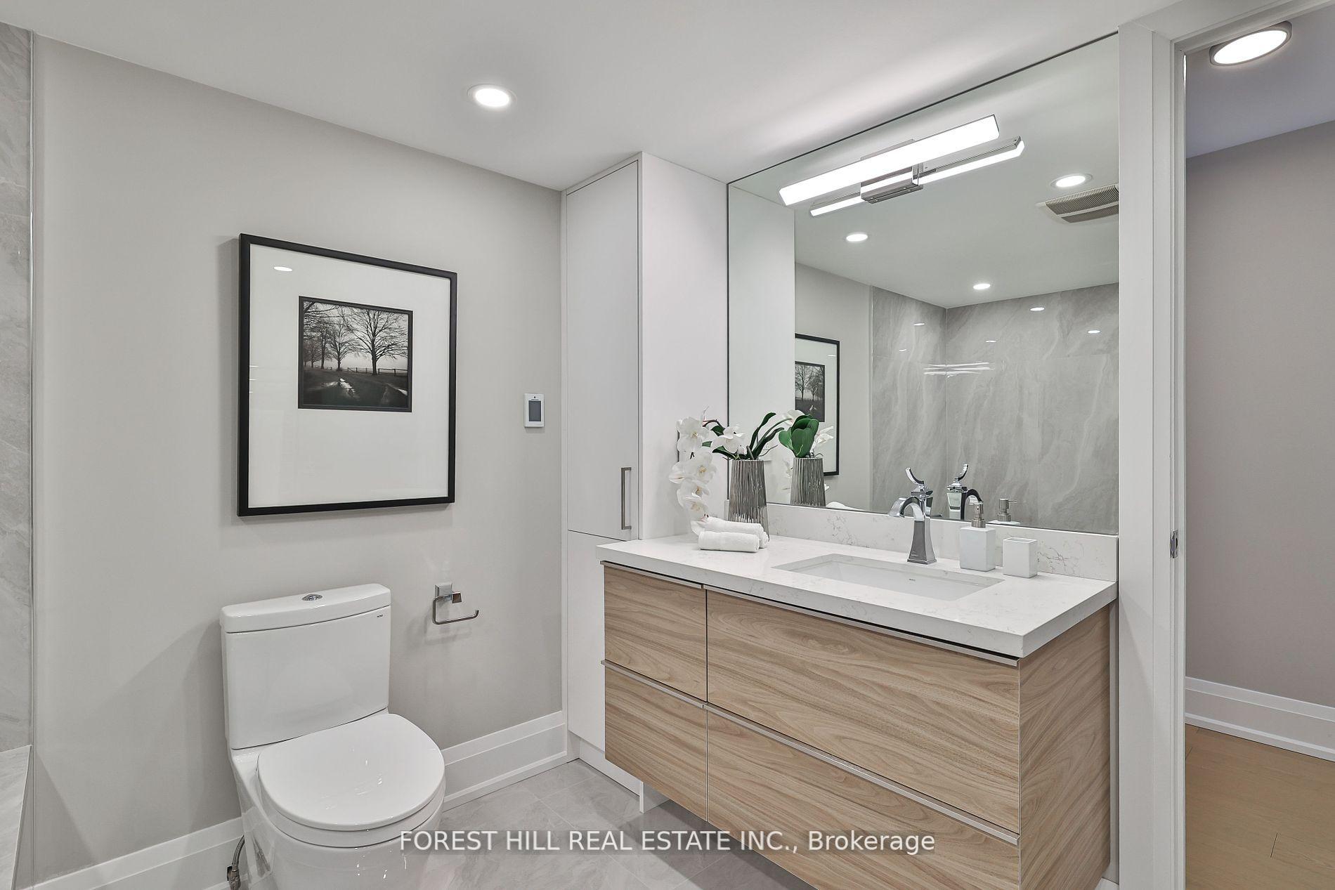 3 Bedrooms Condo at 33 University, Toronto For sale