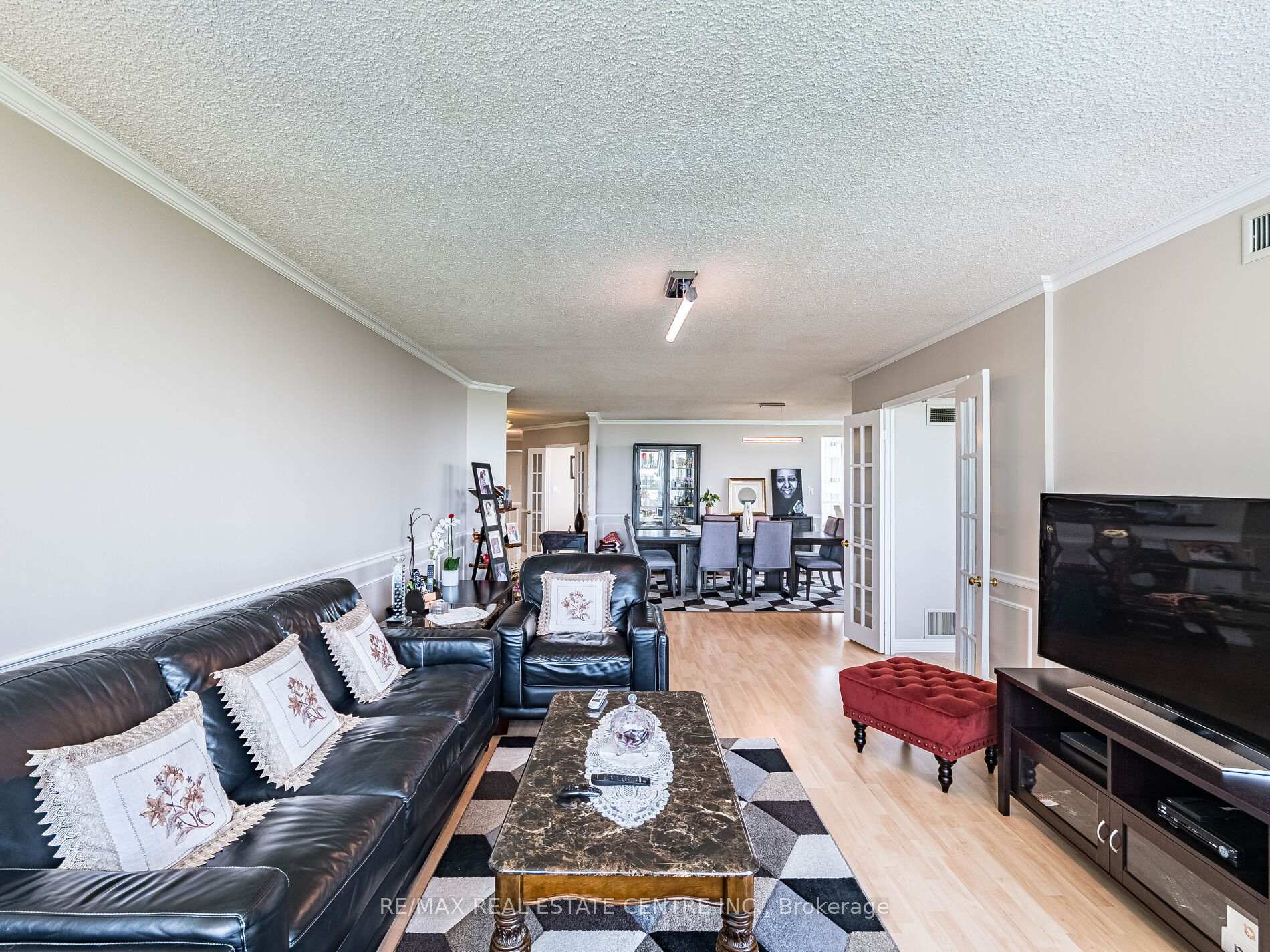 3 Bedrooms Condo at 168 Bonis, Toronto For sale