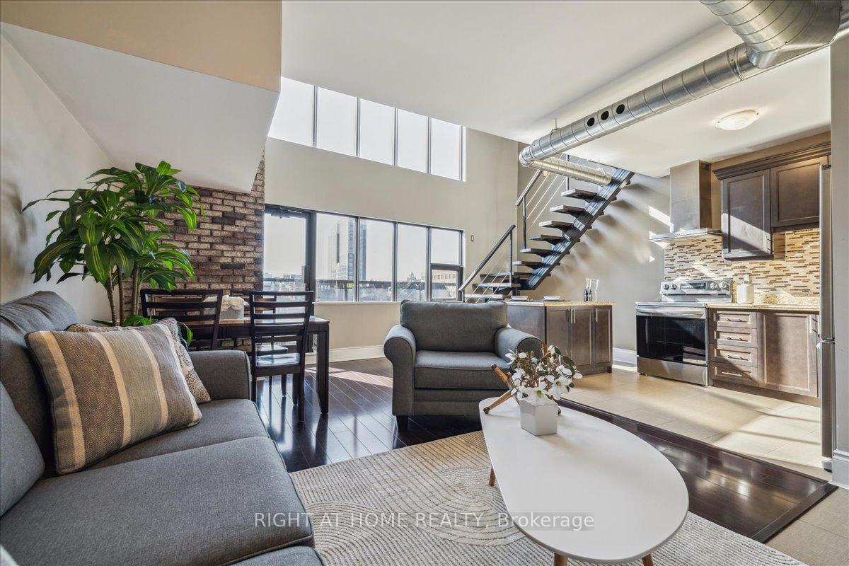 2 Bedrooms Condo at 80 King William, Hamilton For sale