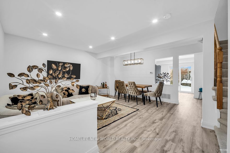 116 Sandfield Drive, Aurora, ON L4G 6T3