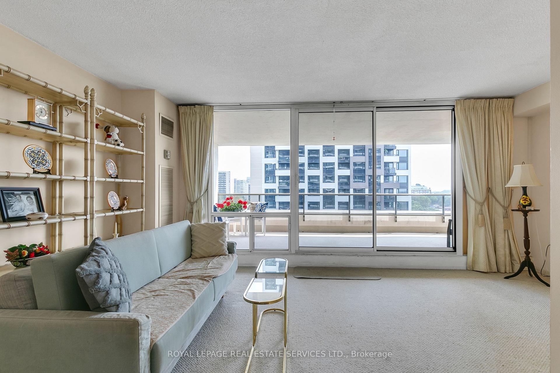 2 Bedrooms Condo at 50 Quebec, Toronto For sale
