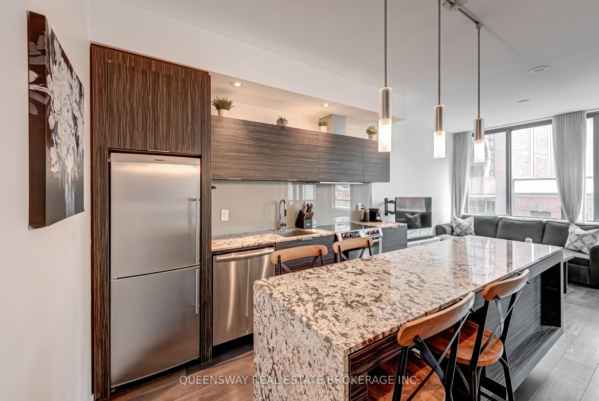 2 Bedrooms Condo at 8 Charlotte, Toronto For sale