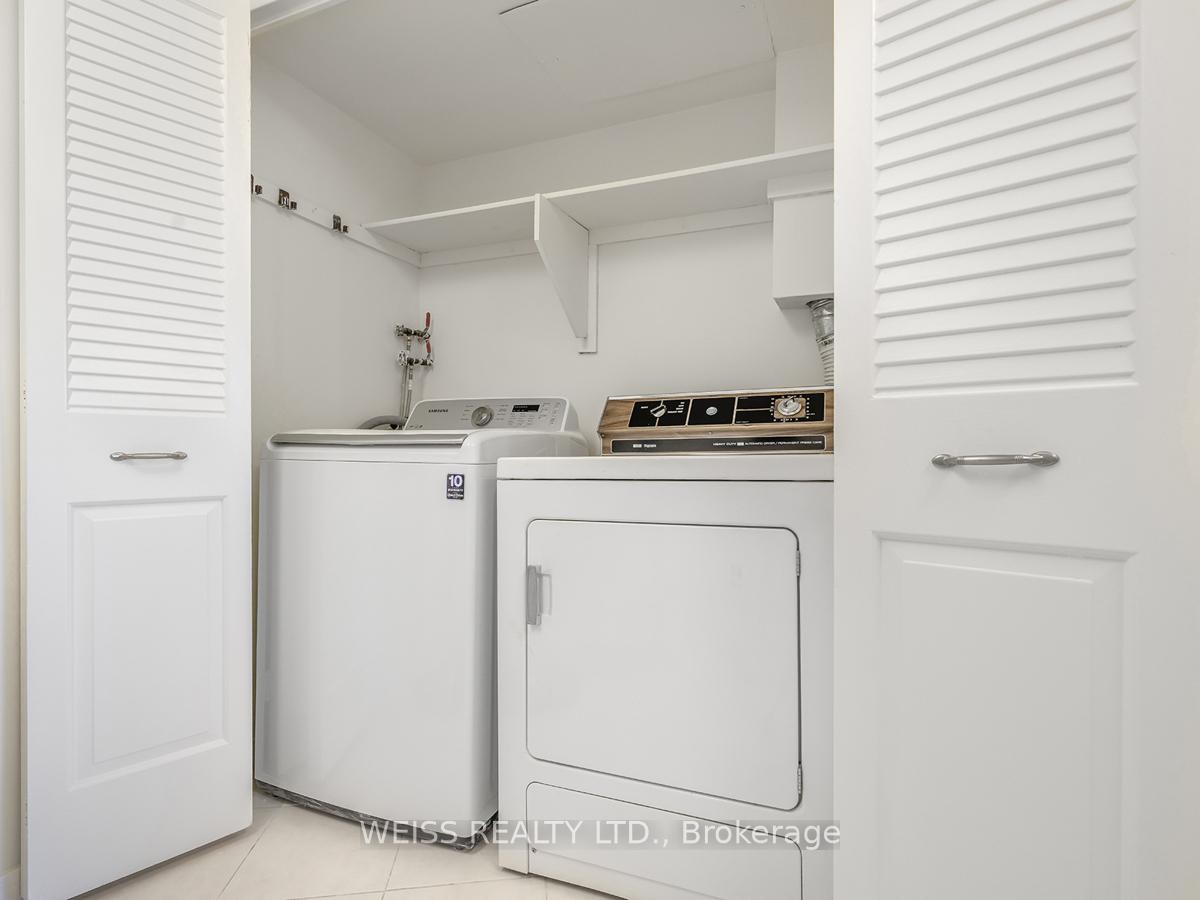 3 Bedrooms Condo at 150 Neptune,  Toronto For sale