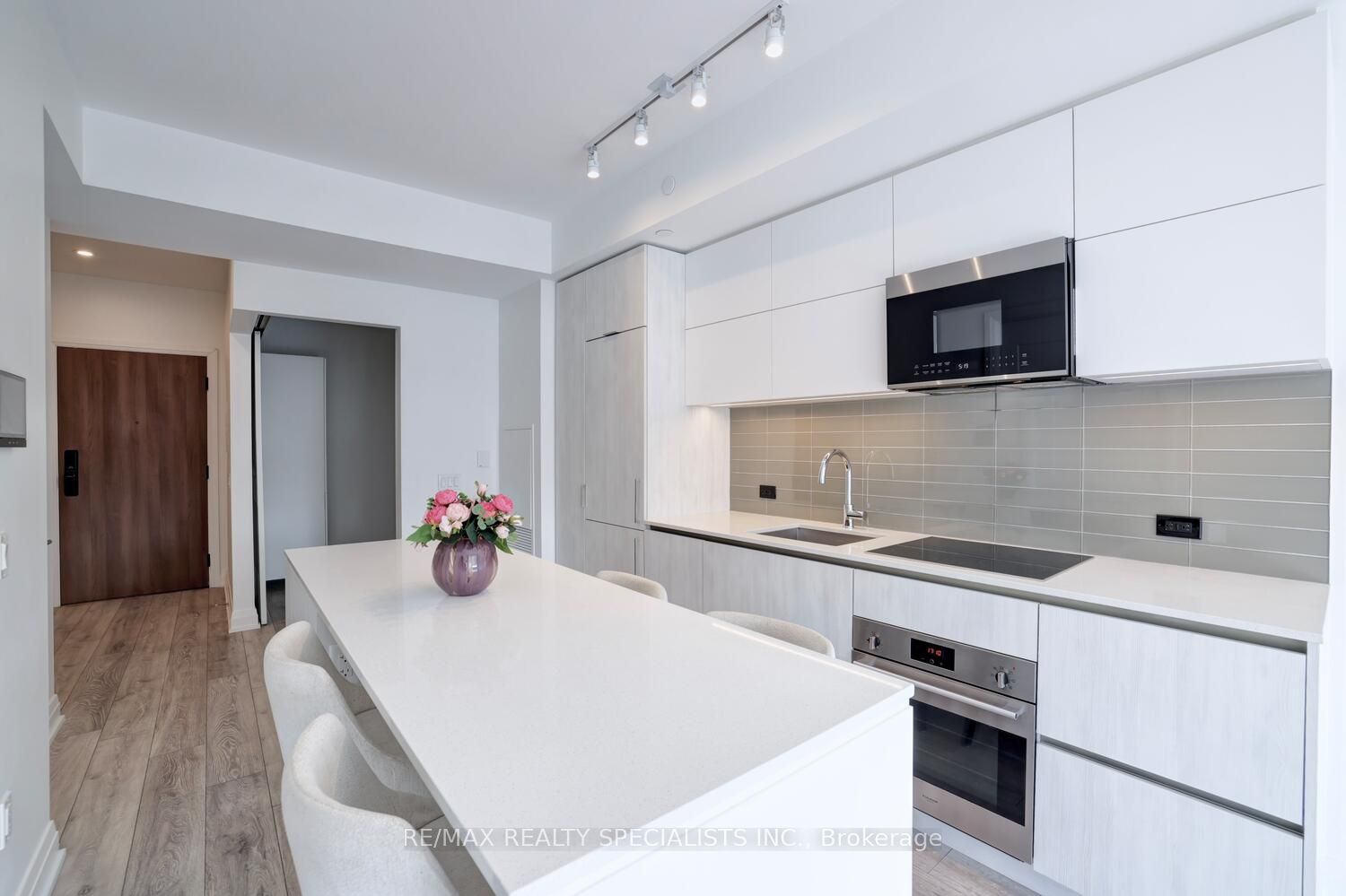 21 Park Street E, #616