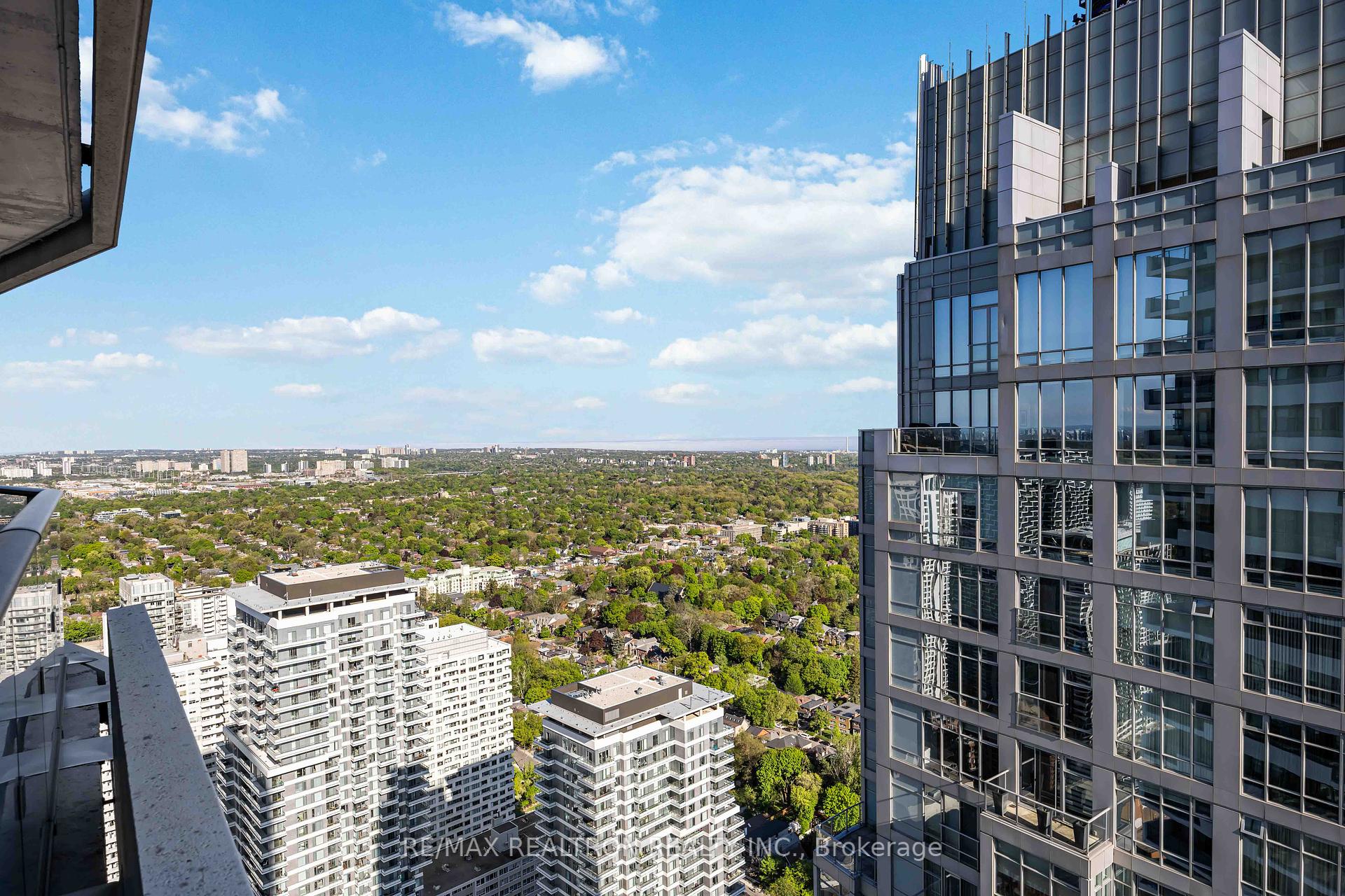 1 Bedroom Condo at 2221 Yonge, Toronto For sale