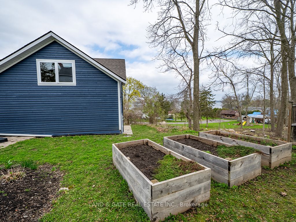 14 Eastern Avenue, Prince Edward County, ON K8N 4Z1