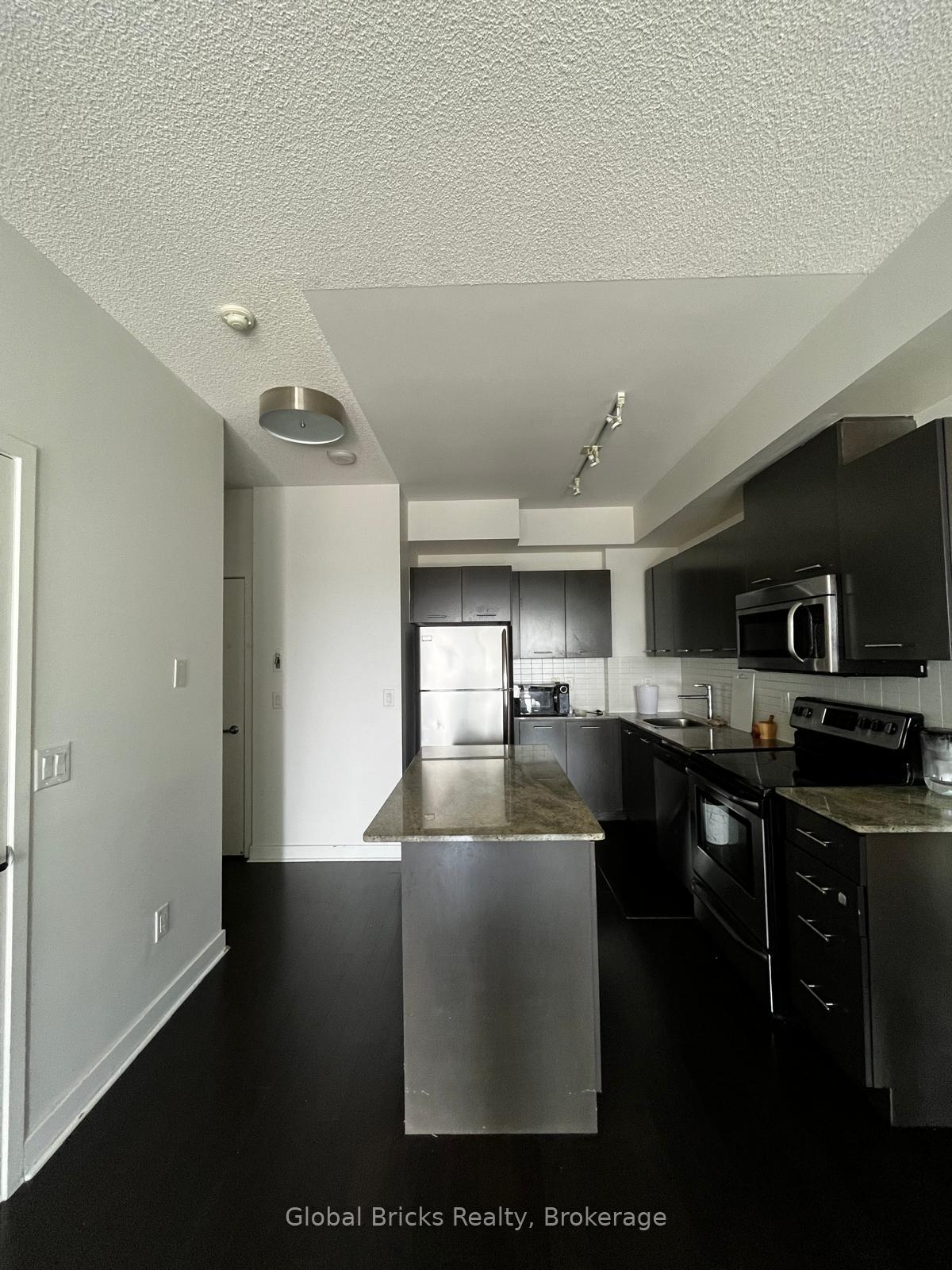 1 Bedroom Condo at 360 Square One,  Mississauga For sale