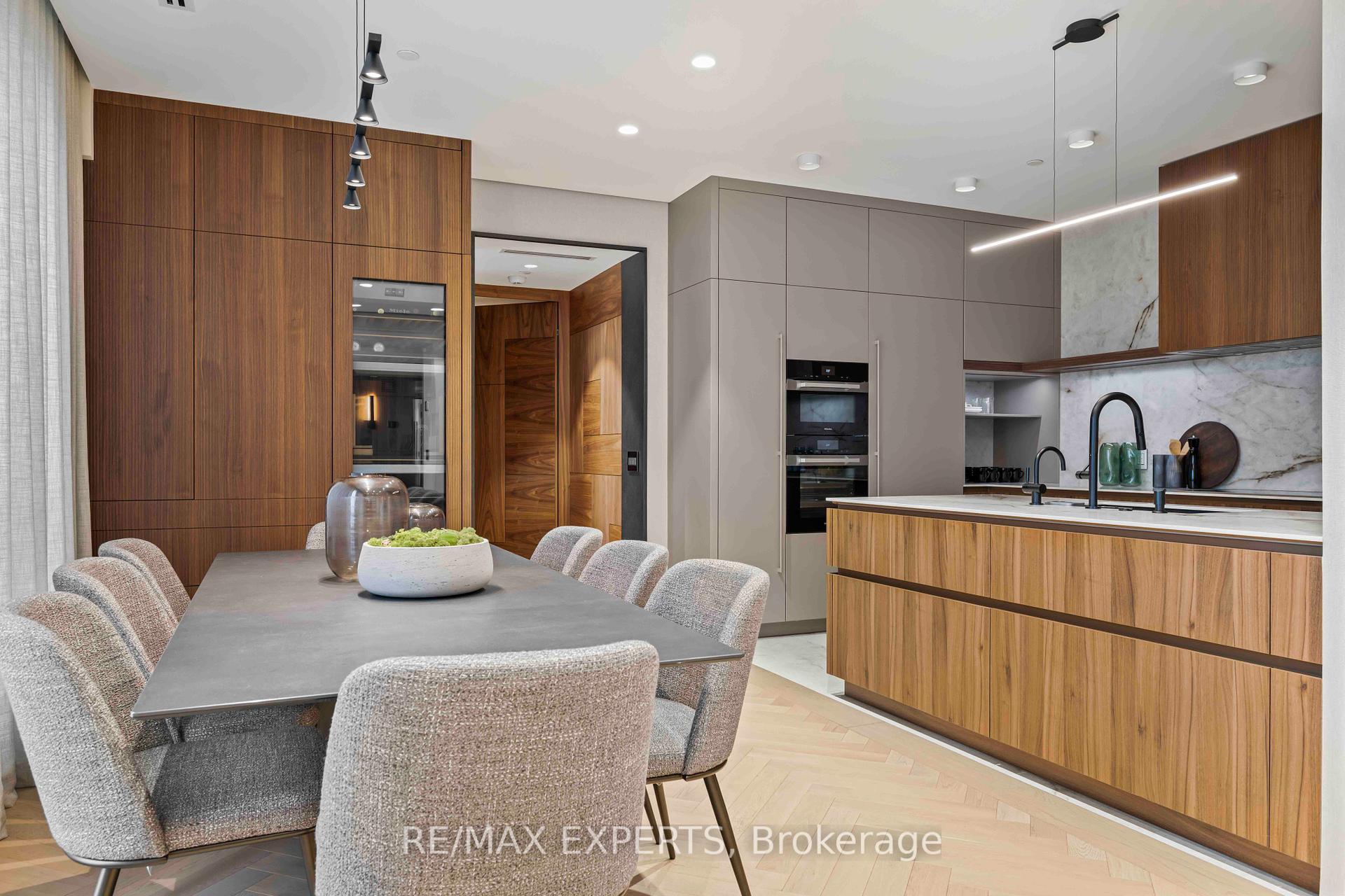 4 Bedrooms Condo at 1700 Avenue, Toronto For sale