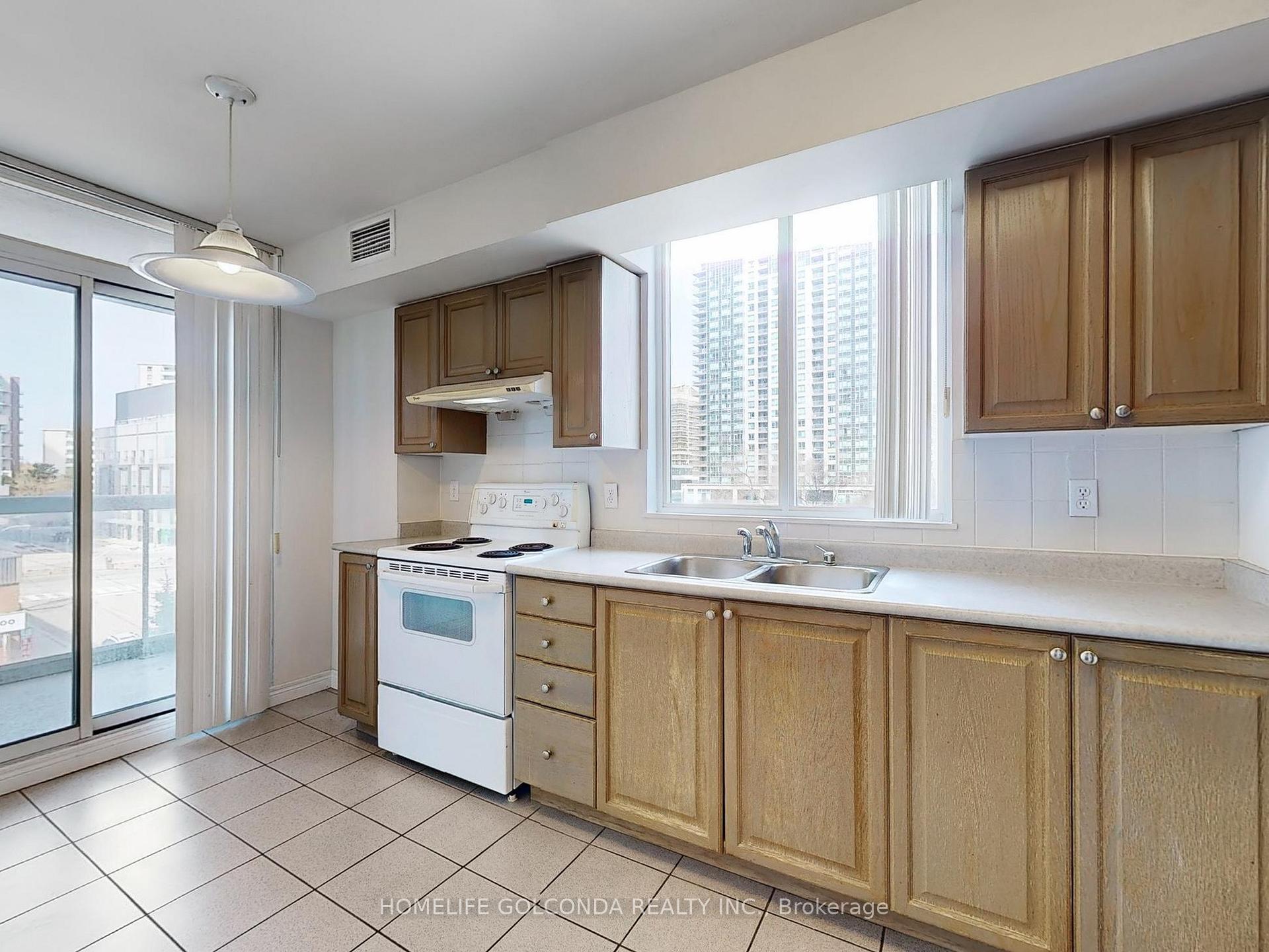 2 Bedrooms Condo at 28 Empress, Toronto For sale