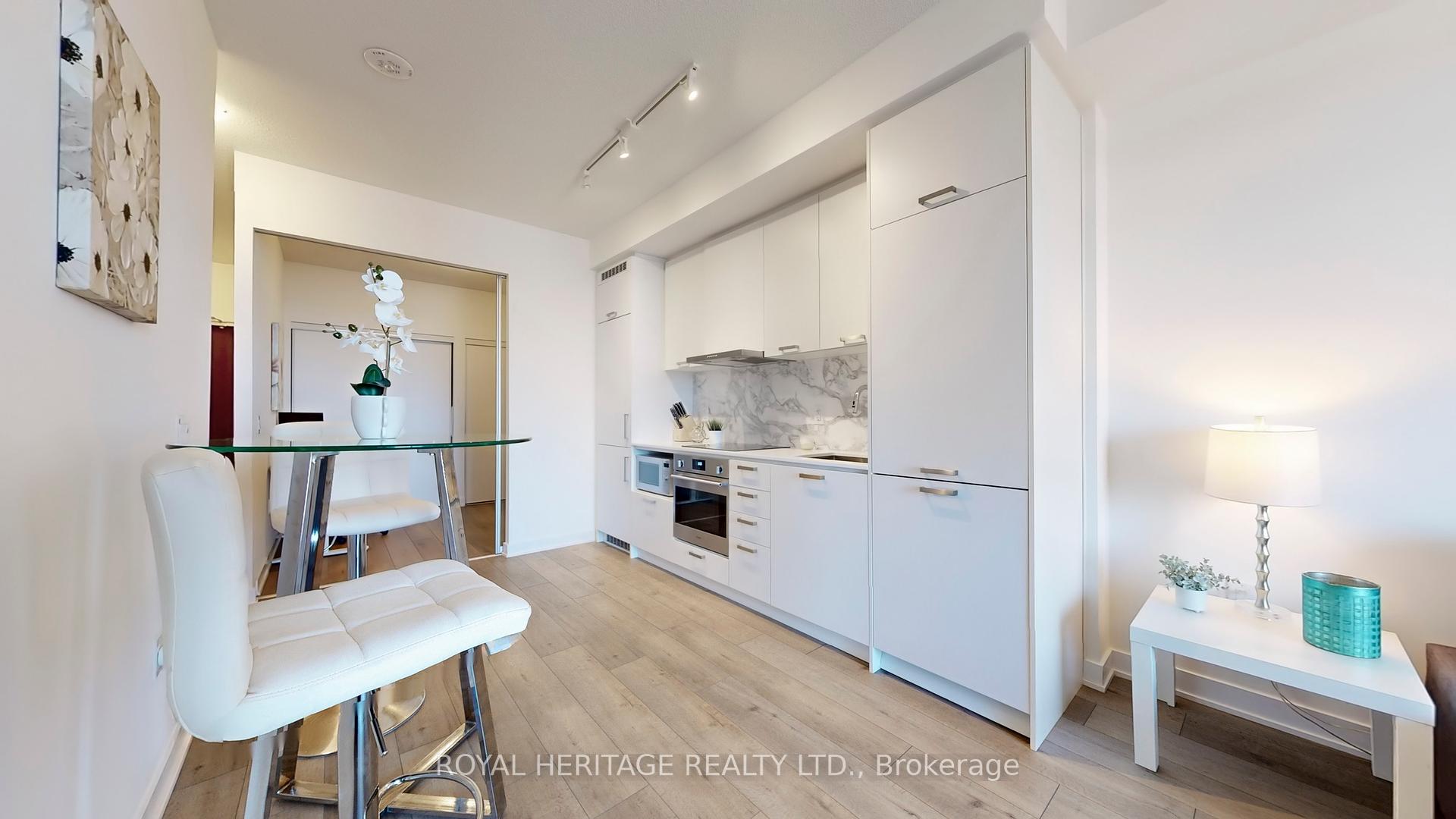 2 Bedrooms Condo at 10 Honeycrisp,  Vaughan For sale