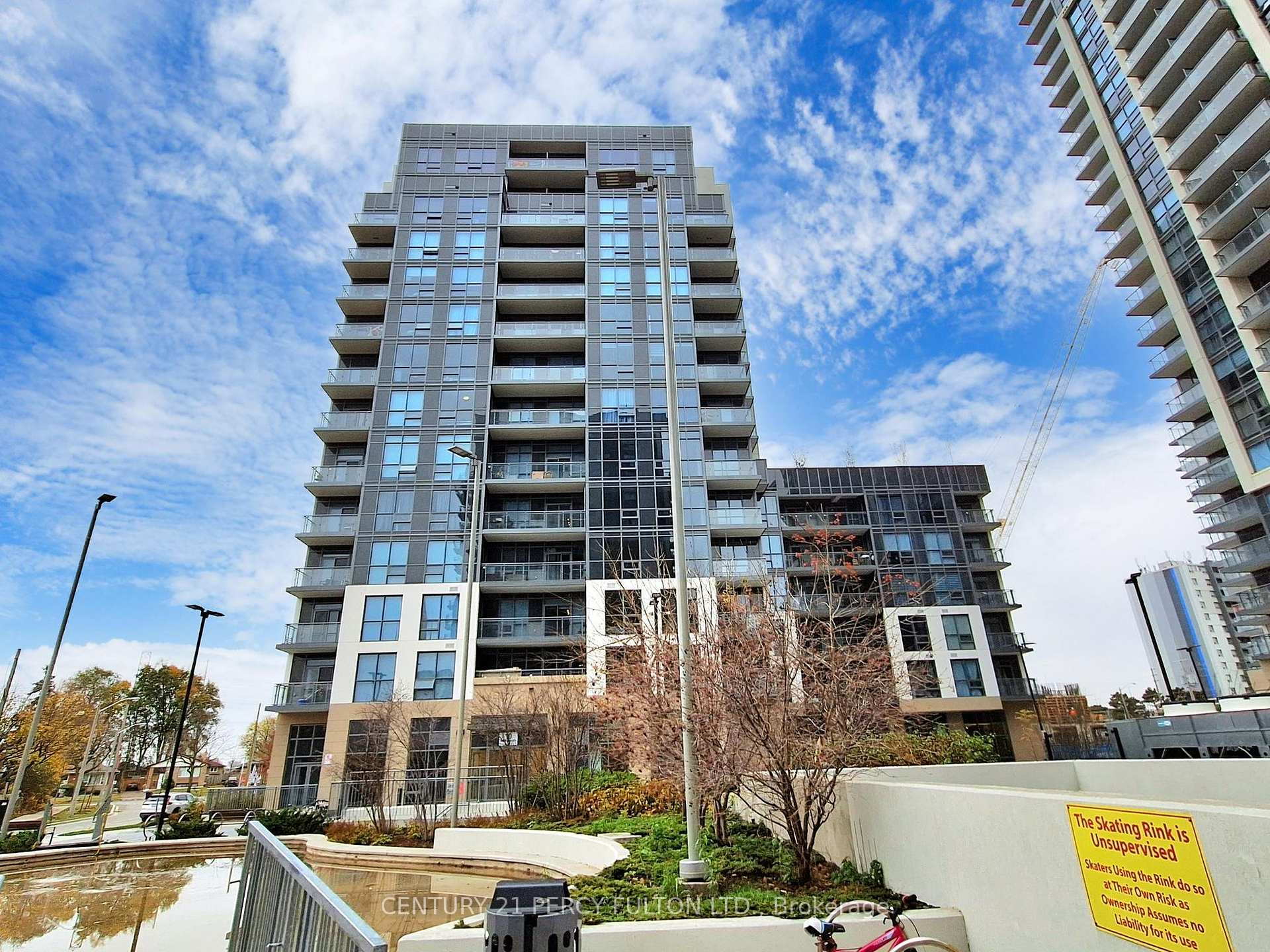 3 Bedrooms Condo at 10 Meadowglen, Toronto For sale