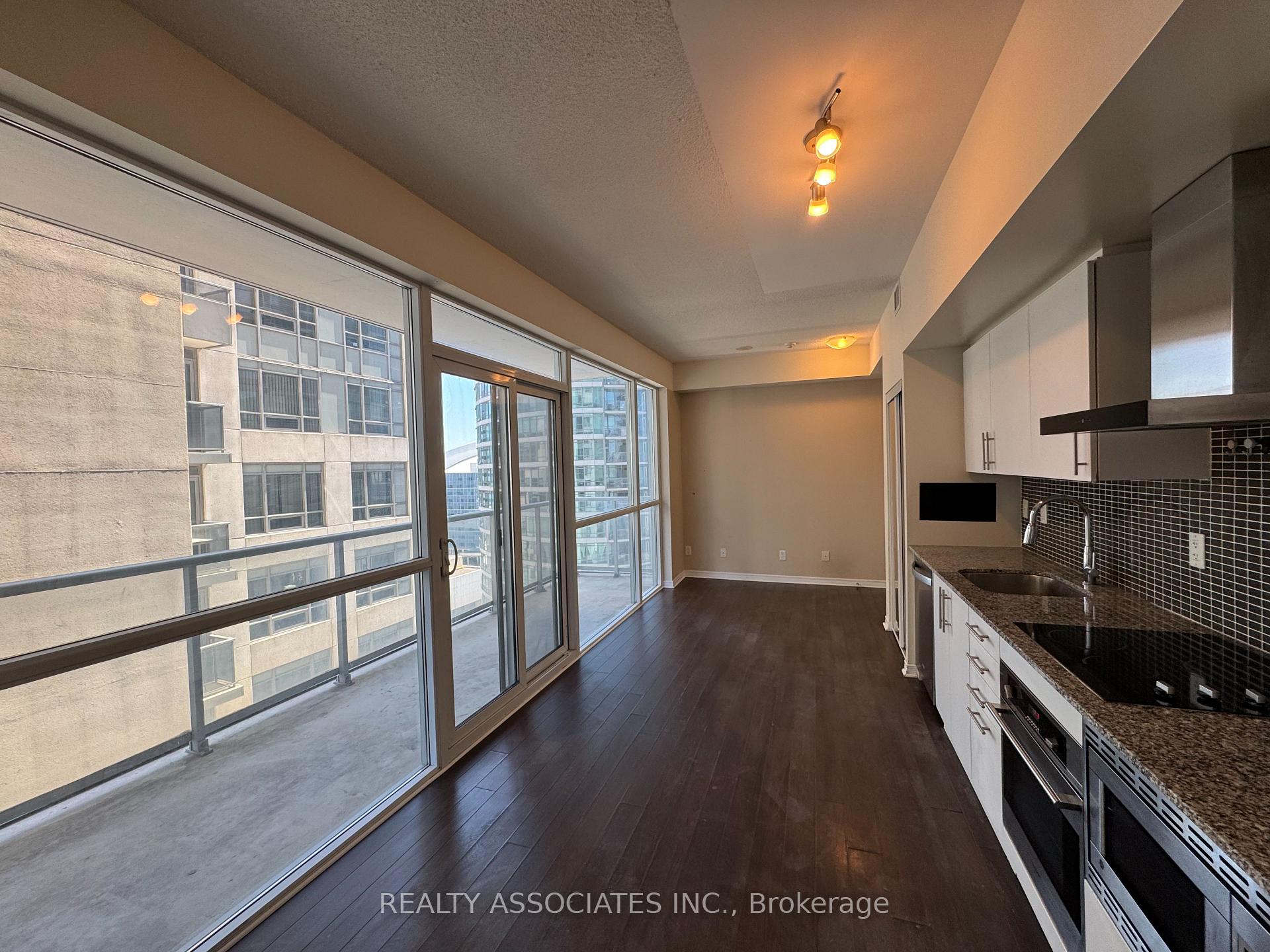 1 Bedroom Condo at 352 Front, Toronto For sale