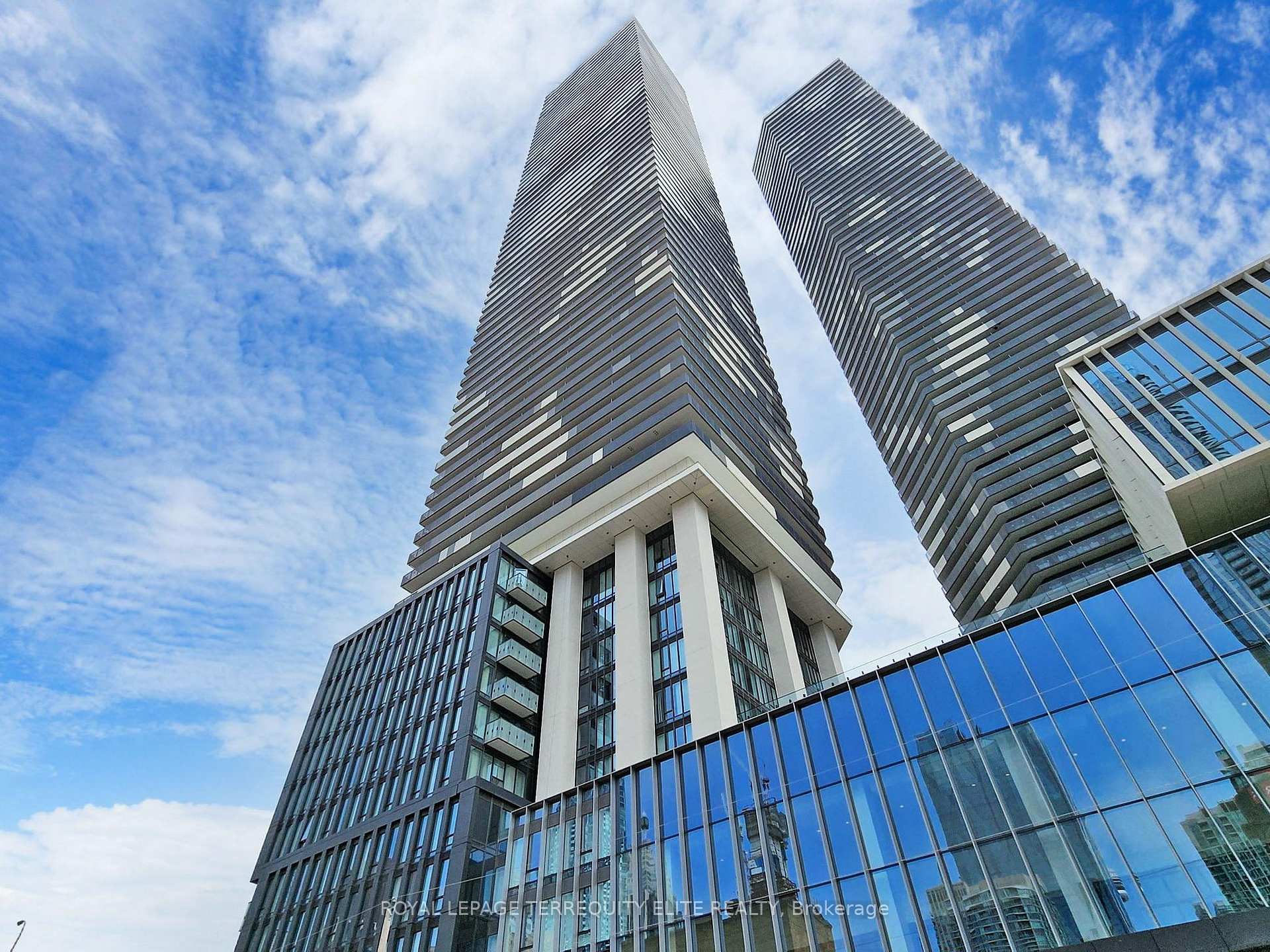 1 Bedroom Condo at 55 Cooper, Toronto For sale