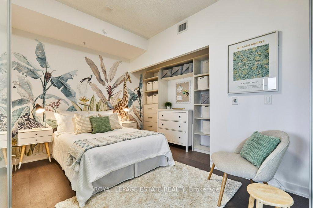 3 Bedrooms Condo at 120 Bayview, Toronto For sale
