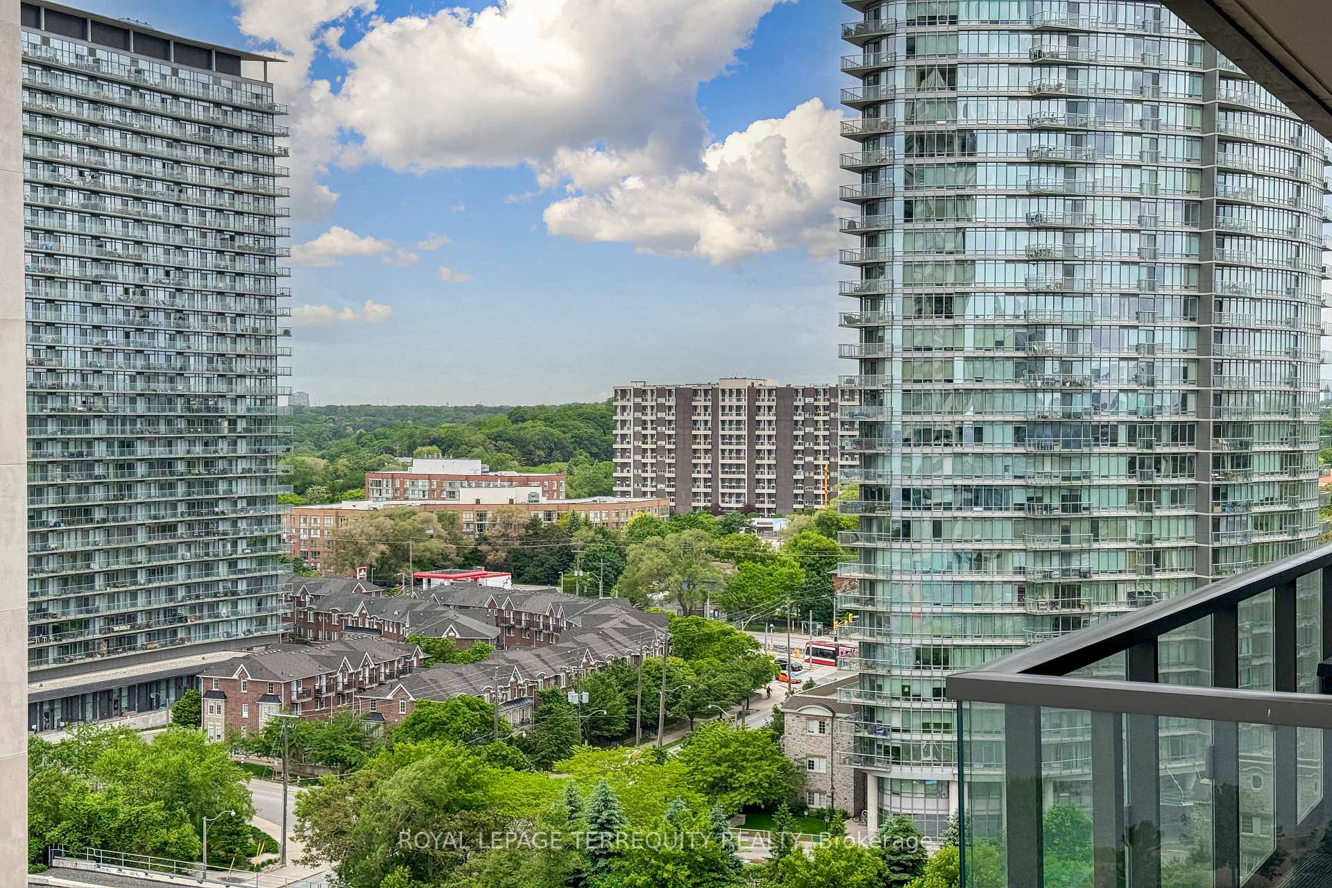 3 Bedrooms Condo at 1926 Lake Shore, Toronto For sale