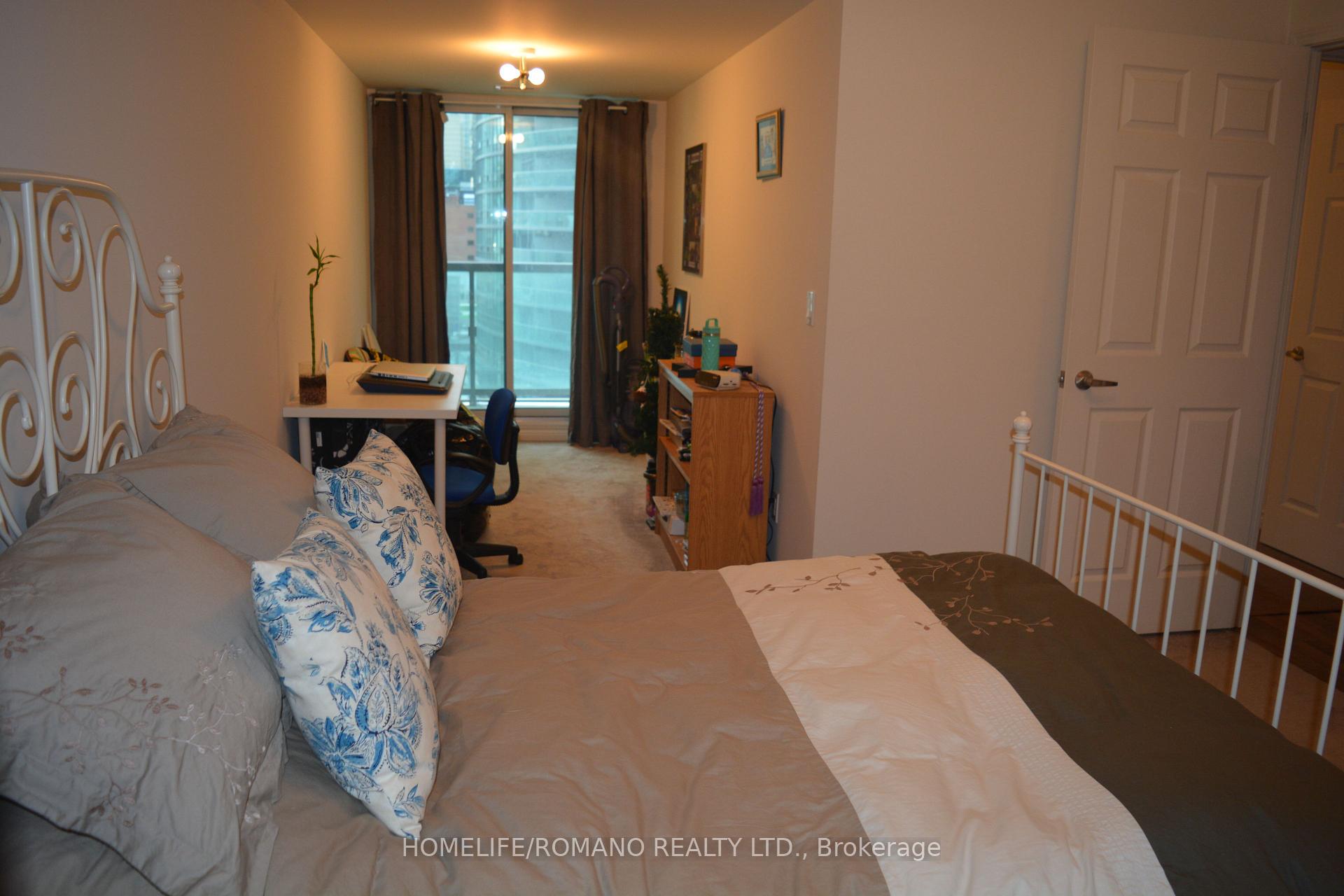 1 Bedroom Condo at 19 Grand Trunk, Toronto For sale
