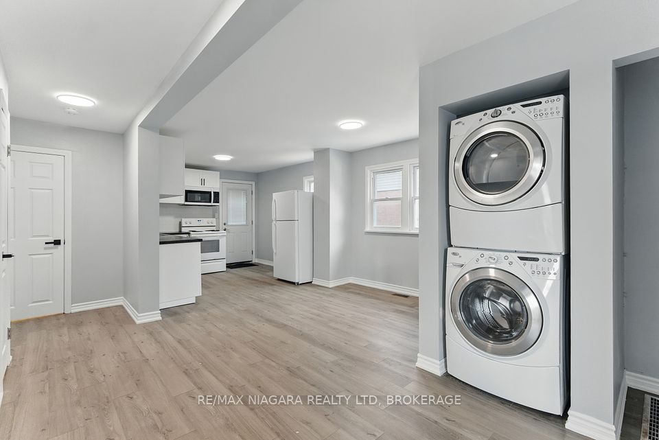 #Main - 290 Scholfield Avenue, Welland, ON L3B 1N8