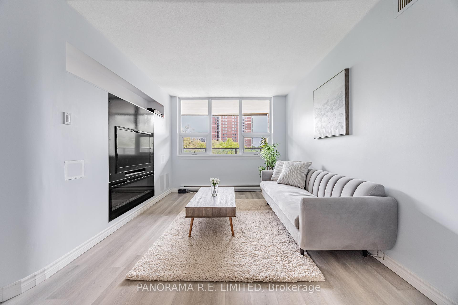 4 Bedrooms Condo at 15 La Rose, Toronto For sale