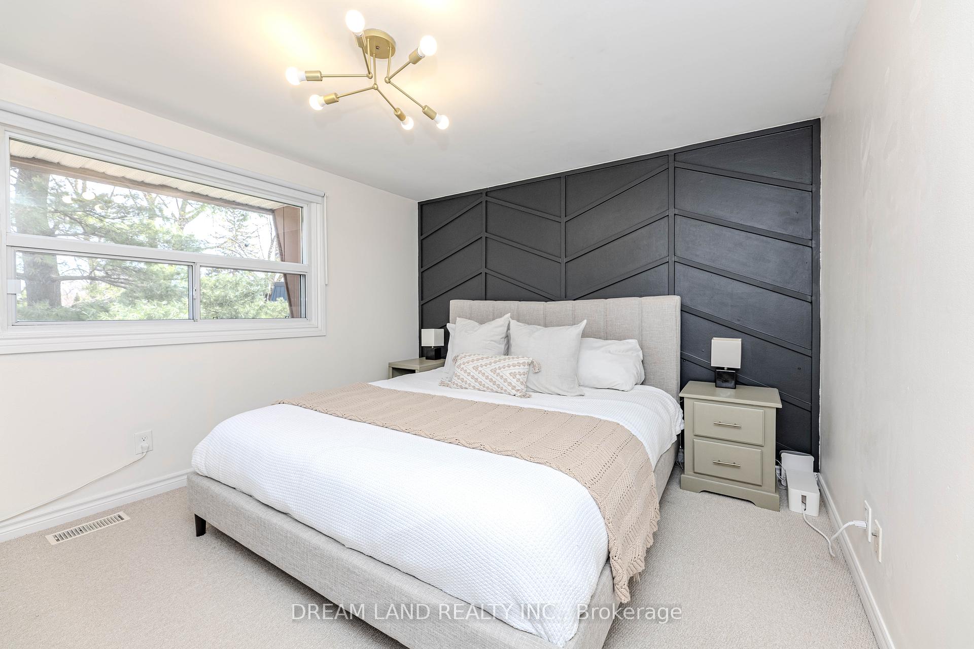 3 Bedrooms Condo at 653 Francis,  Burlington For sale
