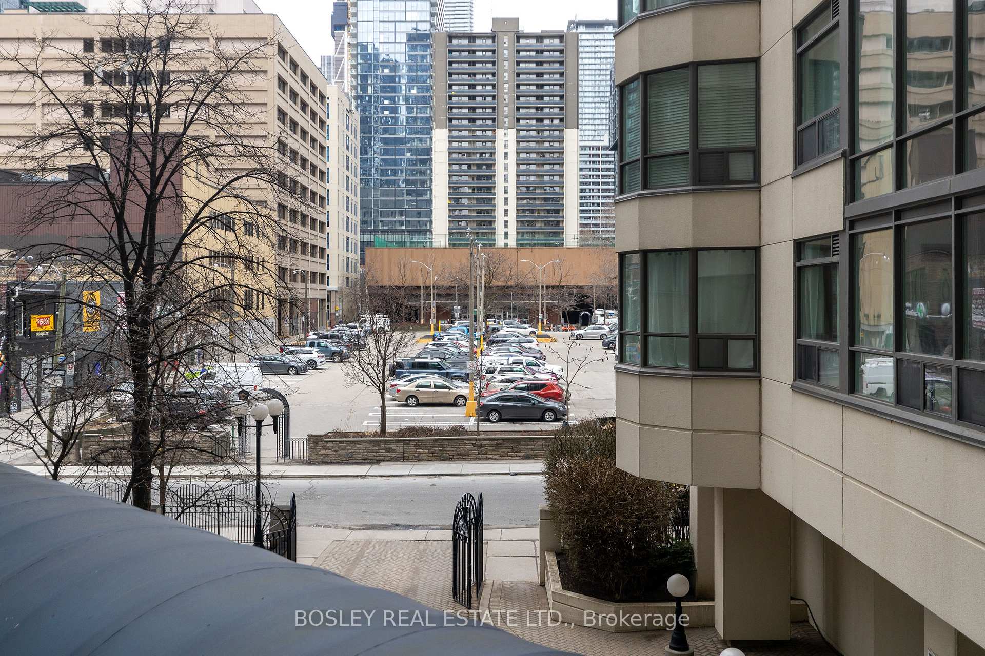 2 Bedrooms Condo at 25 Maitland, Toronto For sale