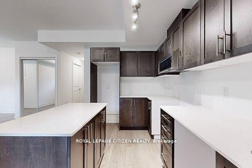 3 Bedrooms Condo at 1062 Douglas Mccurdy Comm, Mississauga For sale