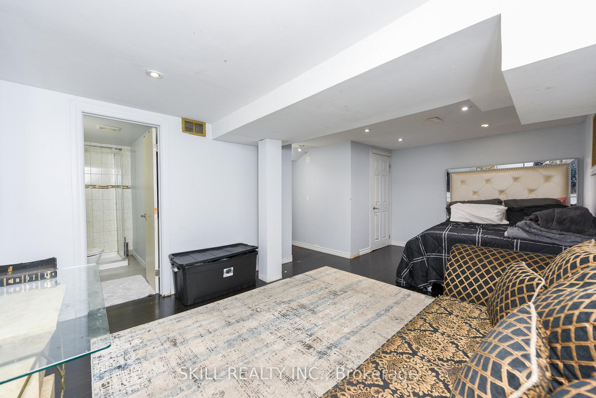5 Bedrooms Condo at 7500 Goreway,  Mississauga For sale