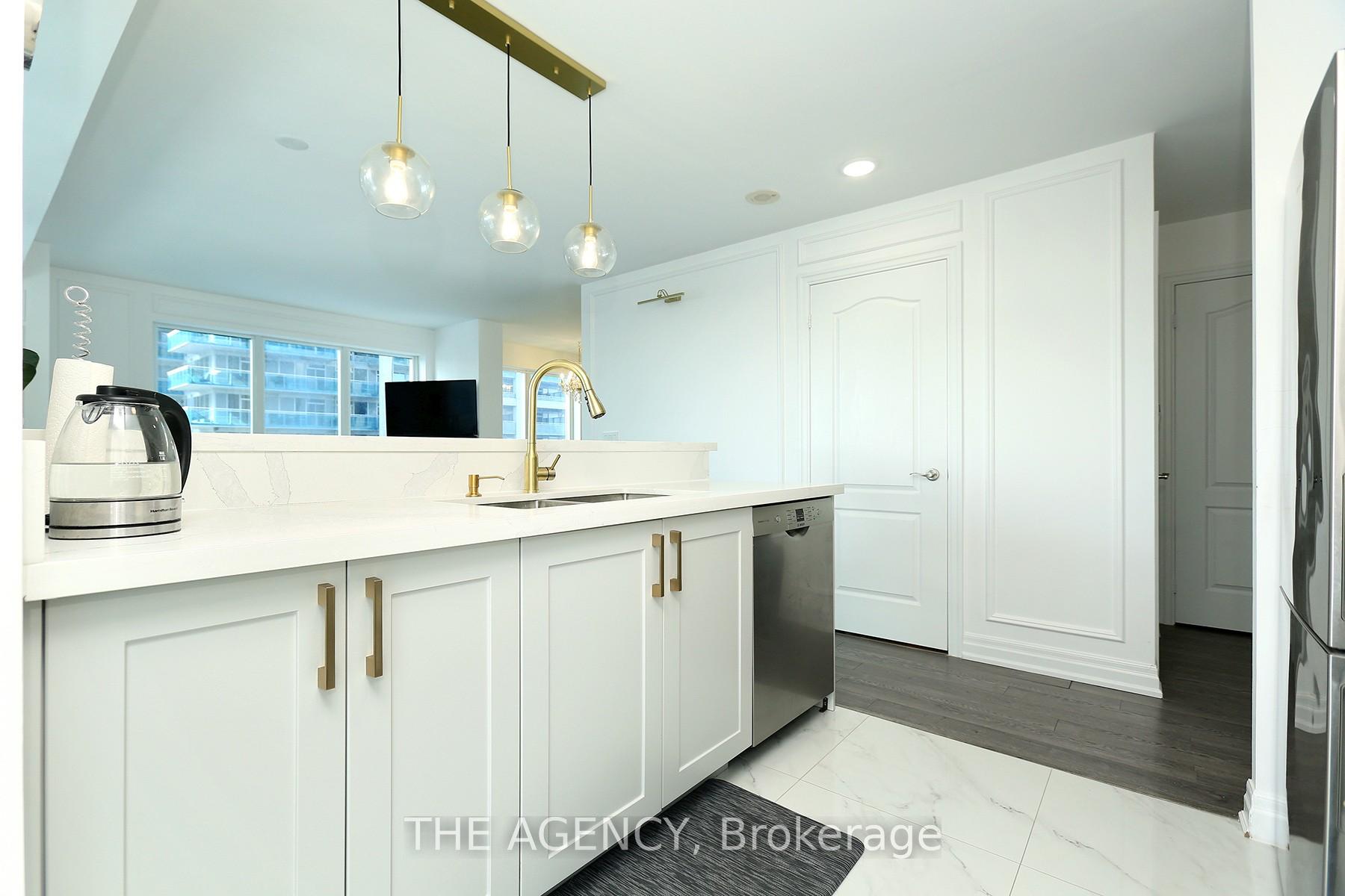 2 Bedrooms Condo at 2121 Lake Shore, Toronto For sale