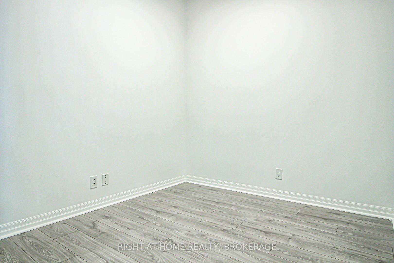 2 Bedrooms Condo at 3939 Duke Of York, Mississauga For sale