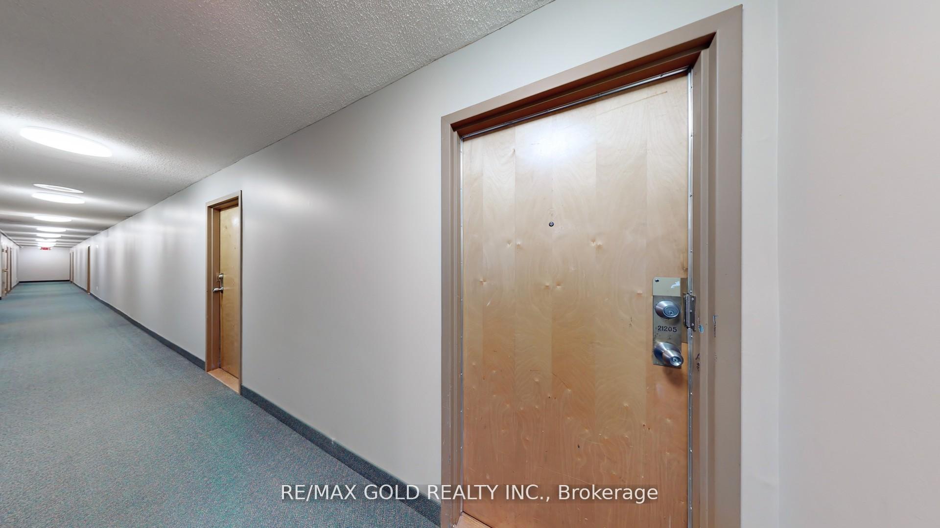 2 Bedrooms Condo at 99 Blackwell, Toronto For sale