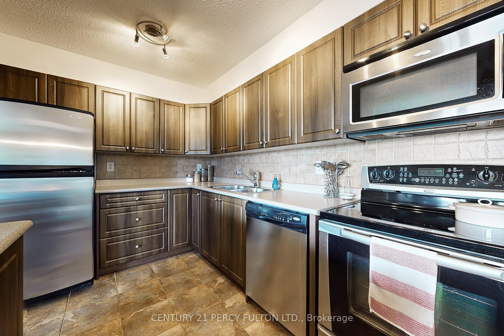 2 Bedrooms Condo at 40 Bay Mills, Toronto For sale