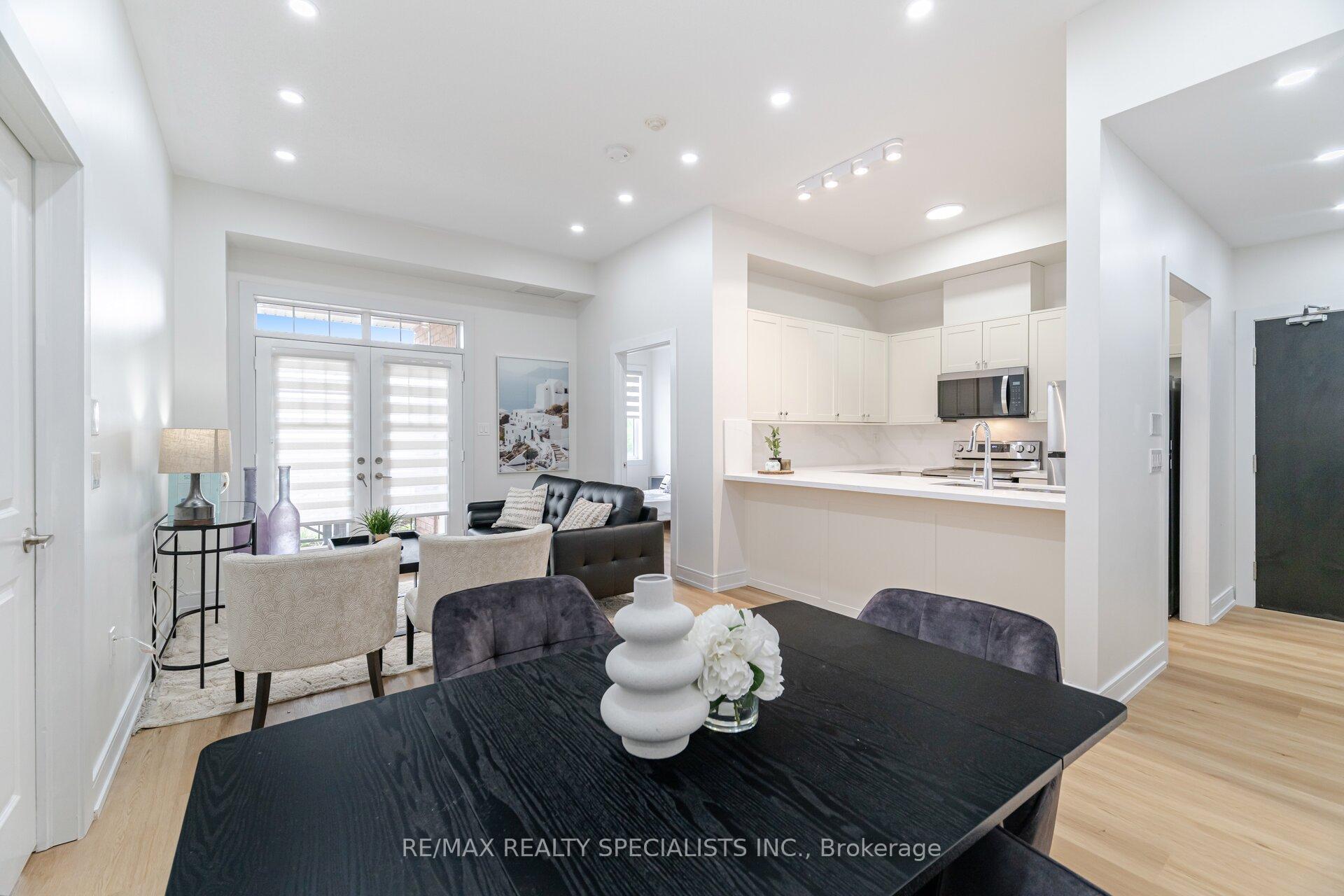 2 Bedrooms Condo at 2326 TAUNTON, Oakville For sale