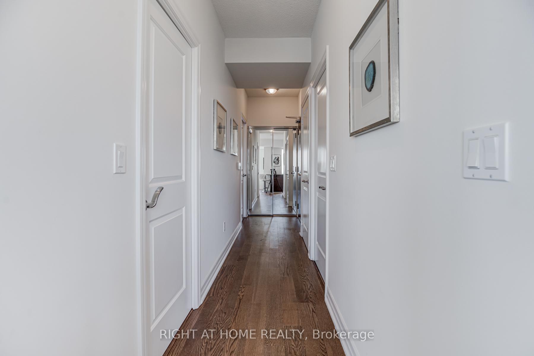 2 Bedrooms Condo at 35 Balmuto,  Toronto For sale